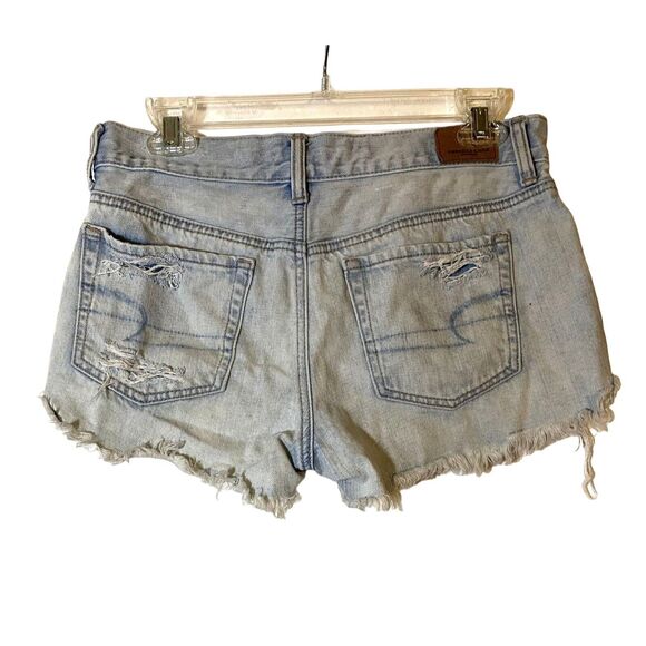 American Eagle Womens Sz 4 Tom Girl Shortie Shorts Distressed Frayed Light Wash - Picture 2 of 10
